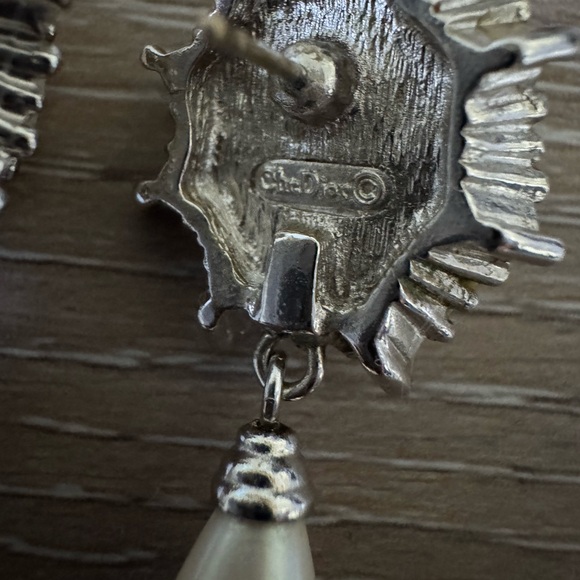 Vintage Christian Dior costume jewelry earrings - Picture 5 of 6